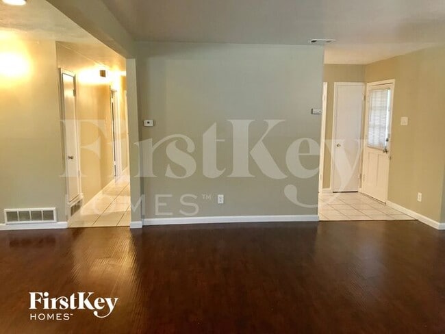 Building Photo - 215 Oriole Blvd