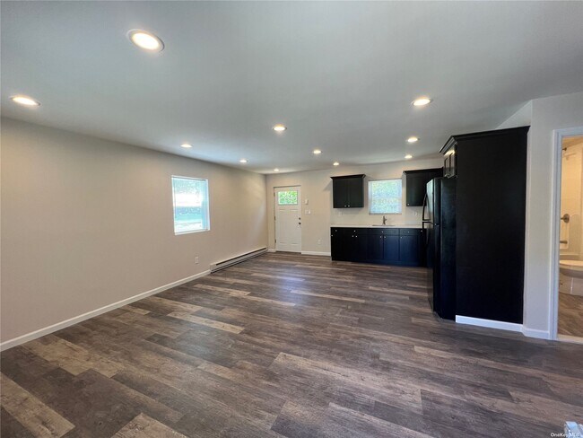 Building Photo - 634 Hoffman Ave