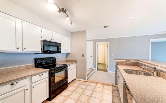 Foto del edificio - 1100 Quaker Hill Dr