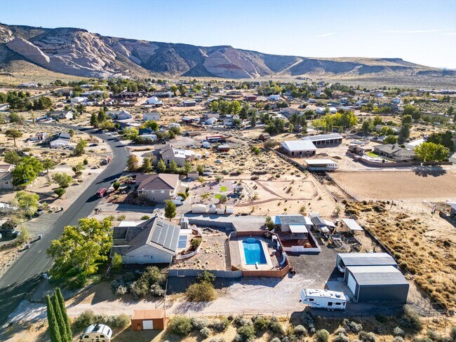 Foto del edificio - Horse Property!  Private Pool!  Land!
