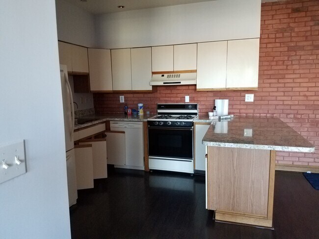 kitchen - 75 Wheeler Ave