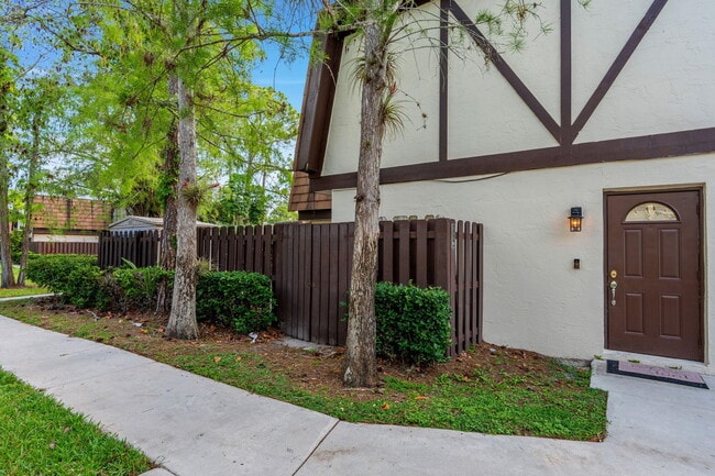 Building Photo - 111 Weybridge Cir