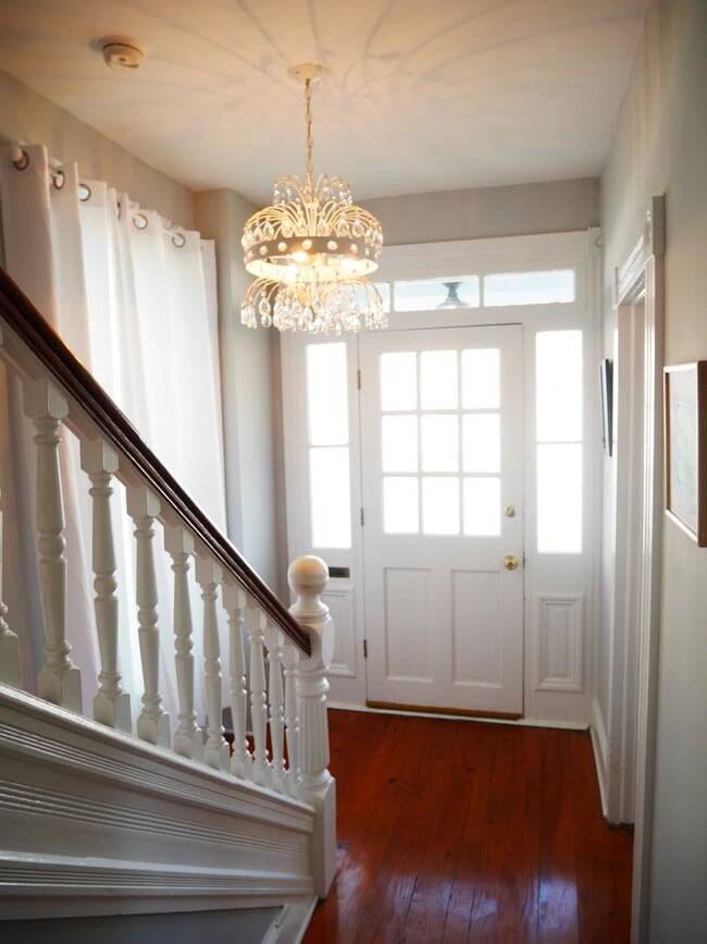 Foto del edificio - Charming 3-Bedroom Home in Cambridge – Ste...