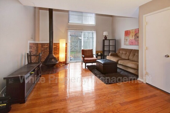 Foto del edificio - 3381 Heathstead Pl