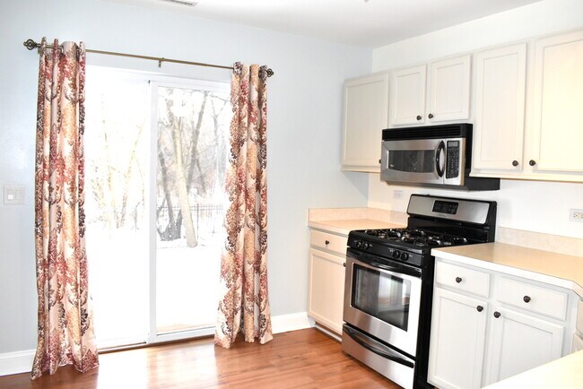 Building Photo - 13 S Treehouse Ln