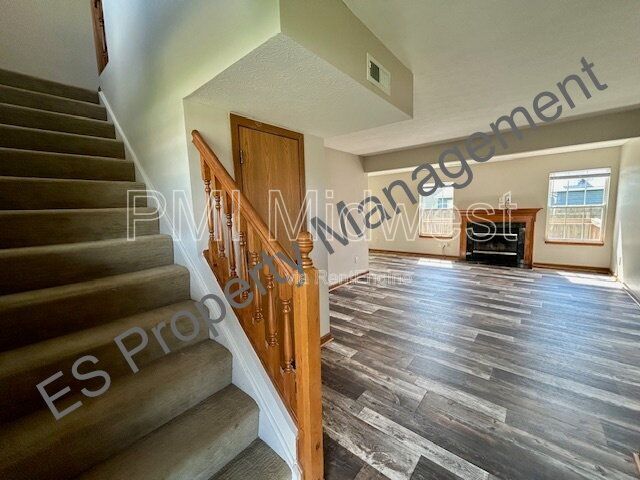 Foto del edificio - 4322 Strawflower Dr