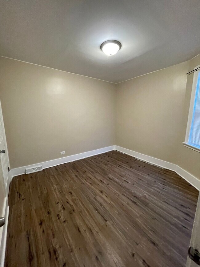 Foto del edificio - 6259 W Peterson Ave