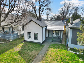 Building Photo - 722 E Court Ave