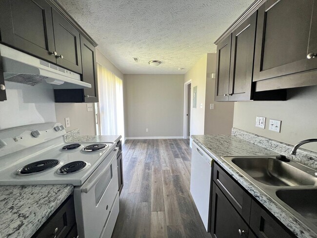 Building Photo - 1437-A Ireland Drive (No Pets)