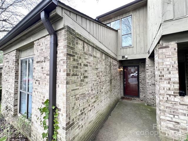 Building Photo - 7920 Charter Oak Ln