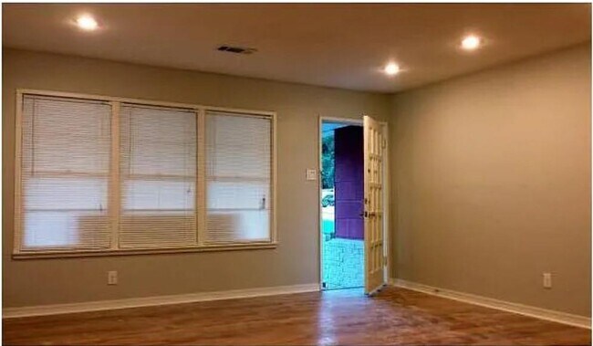 Foto del edificio - 5216 Woodrow Ave