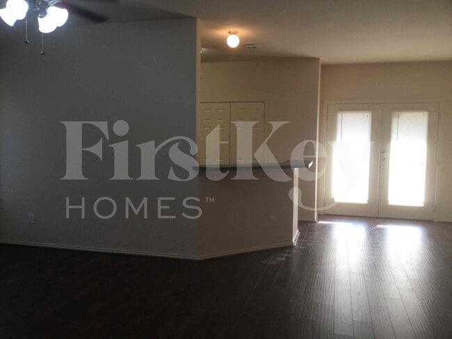 Foto del edificio - 611 Hilton Dr