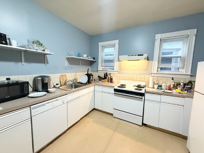 Photo - 101 1/2 Calumet St Apartment