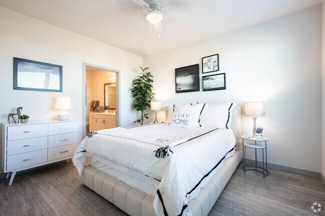 2BR, 2BA -  1057SF - Elevate Apartments