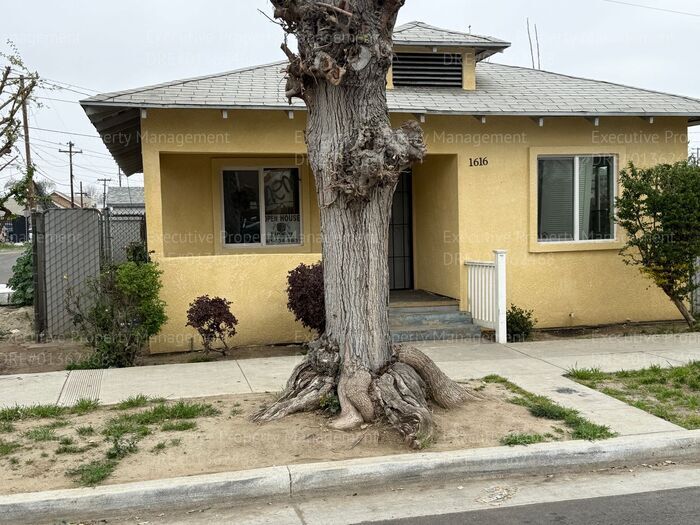 Foto del edificio - 2 bedroom/ 1 bathroom house