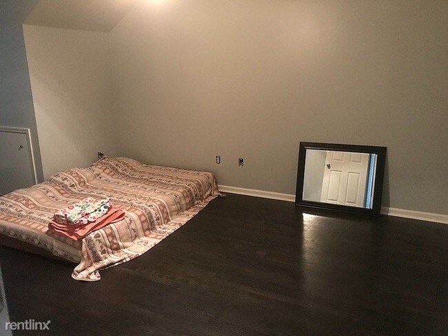 Foto del edificio - 201 Meadow Croft Cir