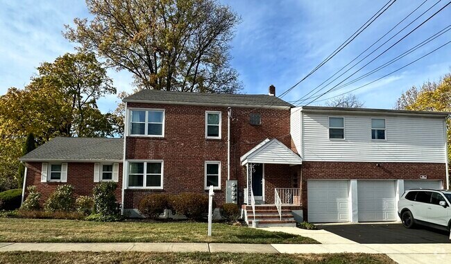 Building Photo - 19 Pershing Ave
