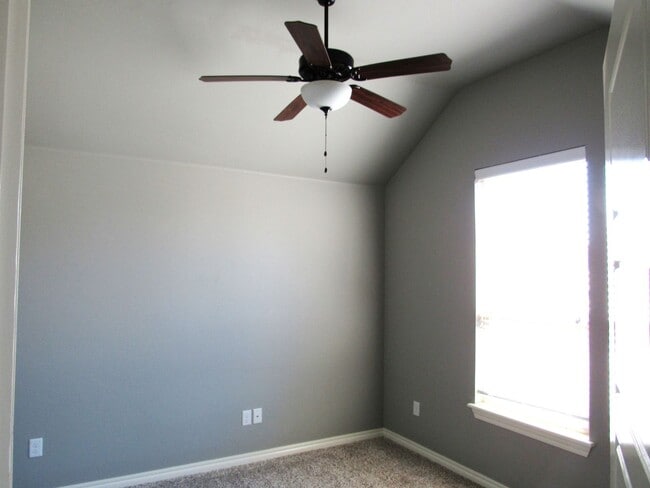 Building Photo - 541 Foss Dr