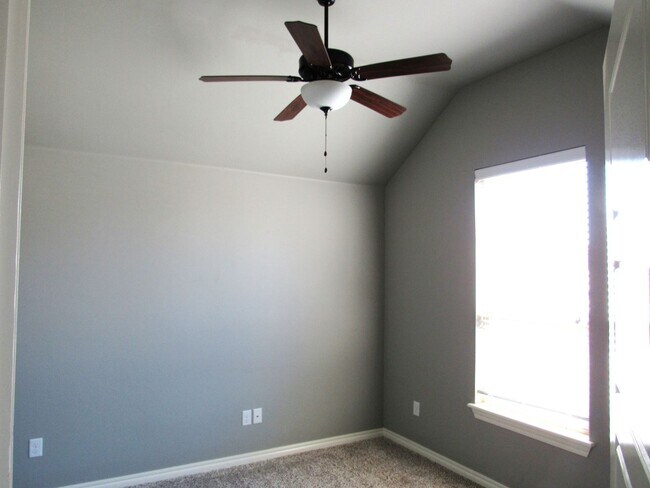 Foto del edificio - Edmond's Oasis: Immaculate Home with Centr...