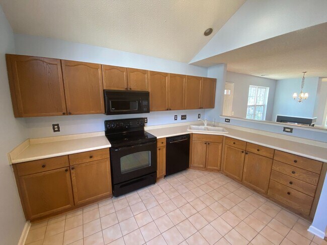 Foto del edificio - Move in ready, 2-story Townhome located in...