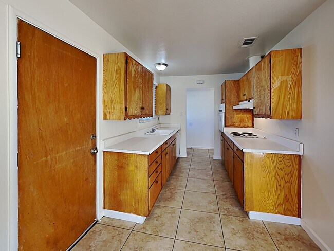 Building Photo - 8116 Butternut Dr