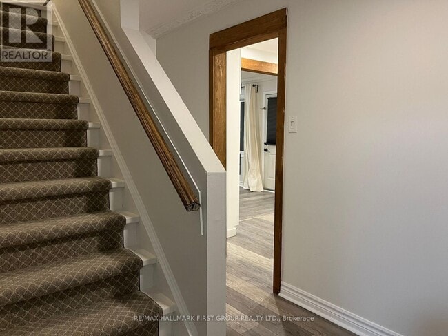 Building Photo - 1010 Glen St