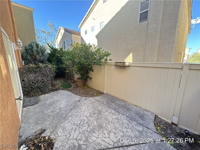 Building Photo - 11143 African Sunset St