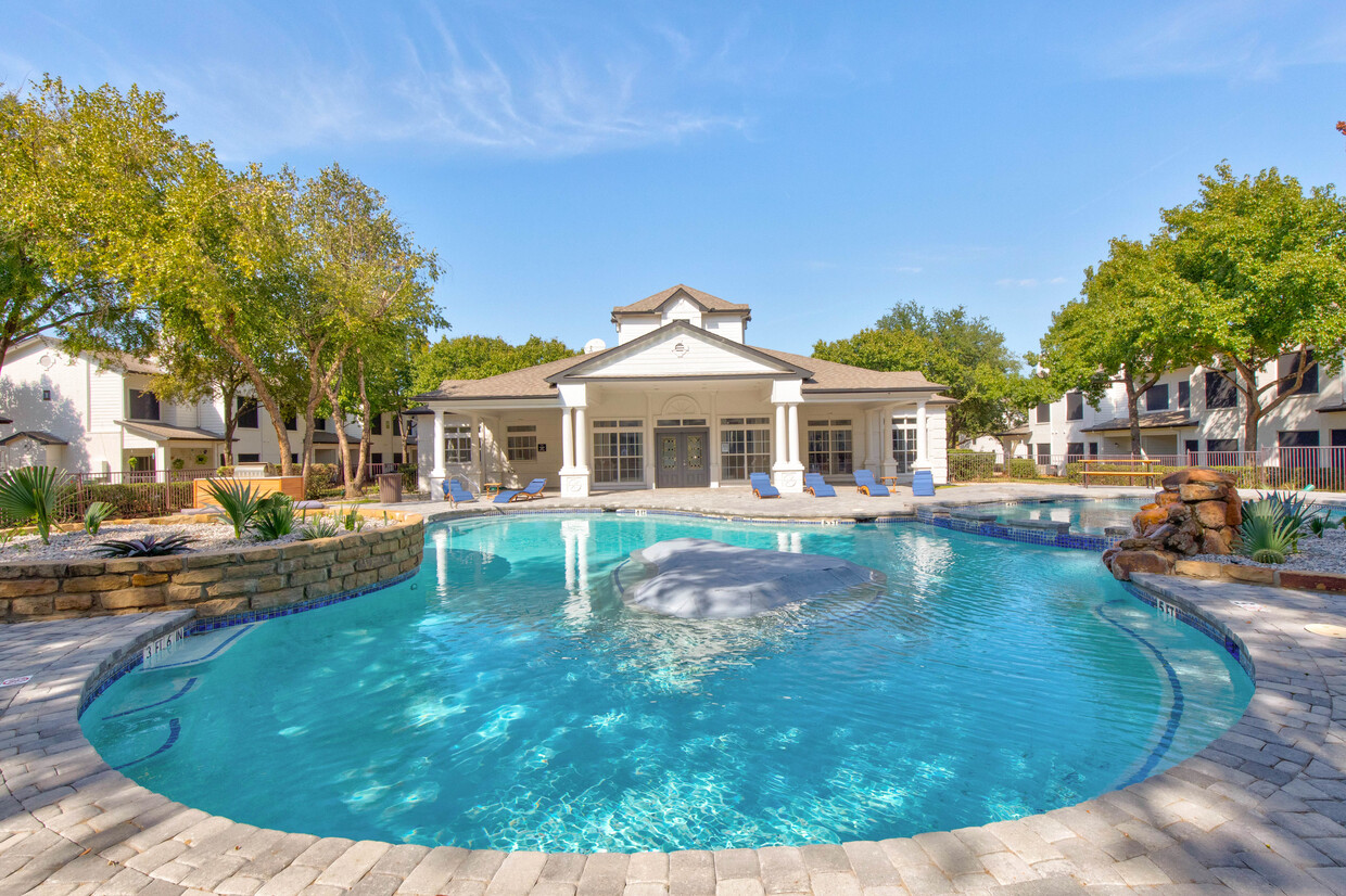 Tides at Bear Creek - Apartments in Euless, TX | Apartments.com