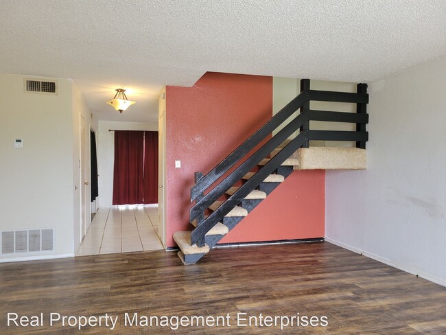 Building Photo - 2 br, 1.5 bath House - 1208 Northcliff Ave