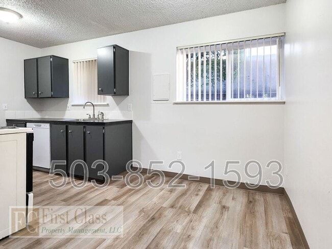 Building Photo - 3618 SW Beaverton Hillsdale Hwy