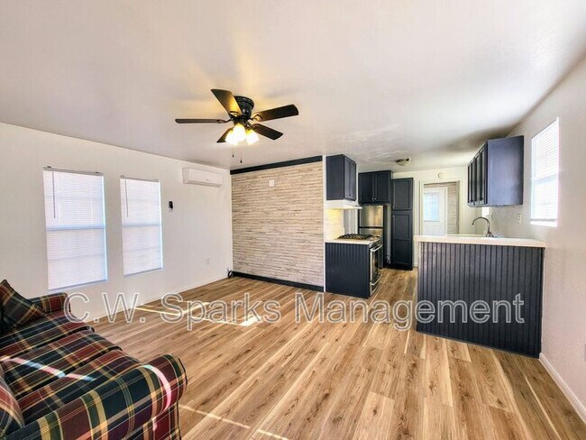 Building Photo - 308 Carson Cir