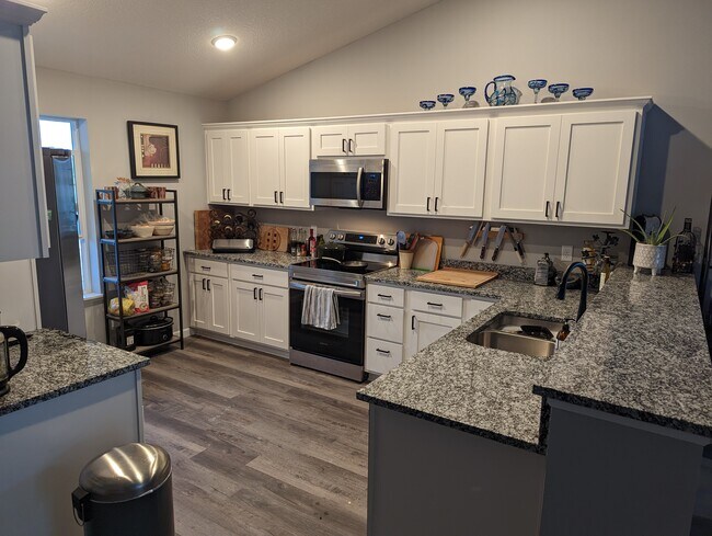 Building Photo - 1341 Balsam Ln
