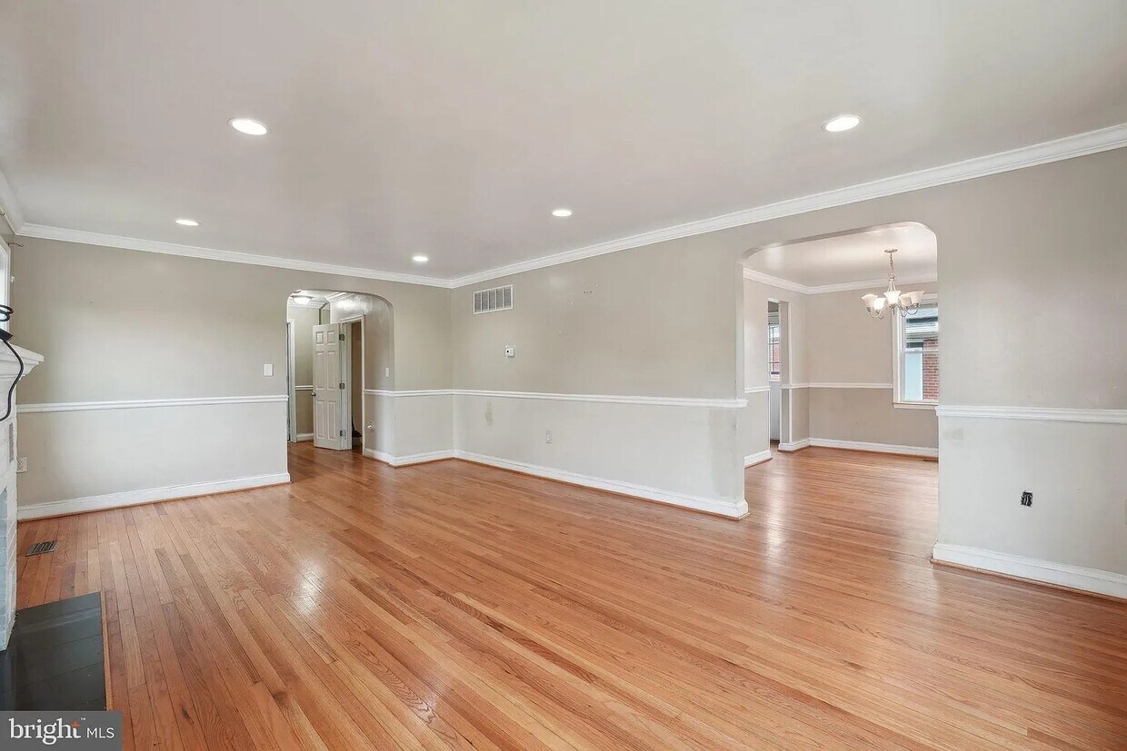 Primary Photo - 4301 Ord St NE