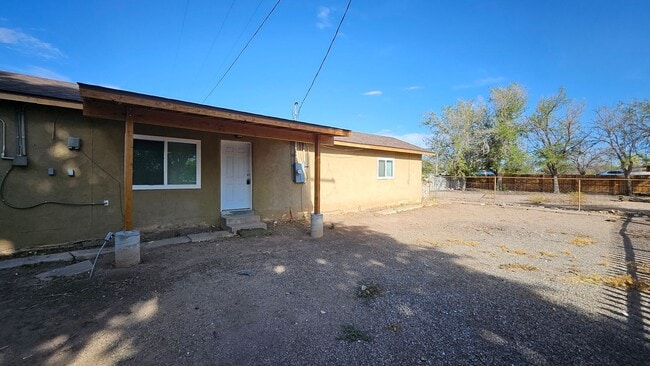 Building Photo - 1721-1729 Del Sur Drive SW