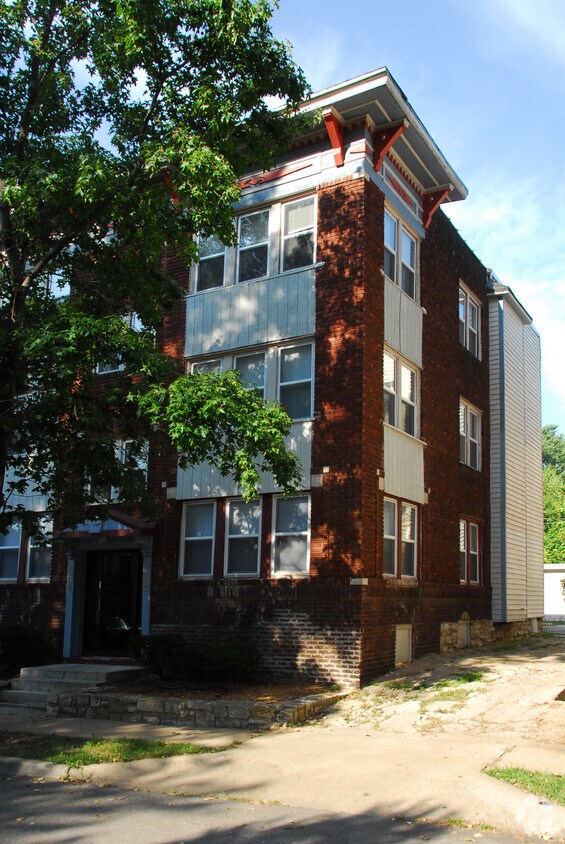 Foto principal - 3002-3008 Mcgee St