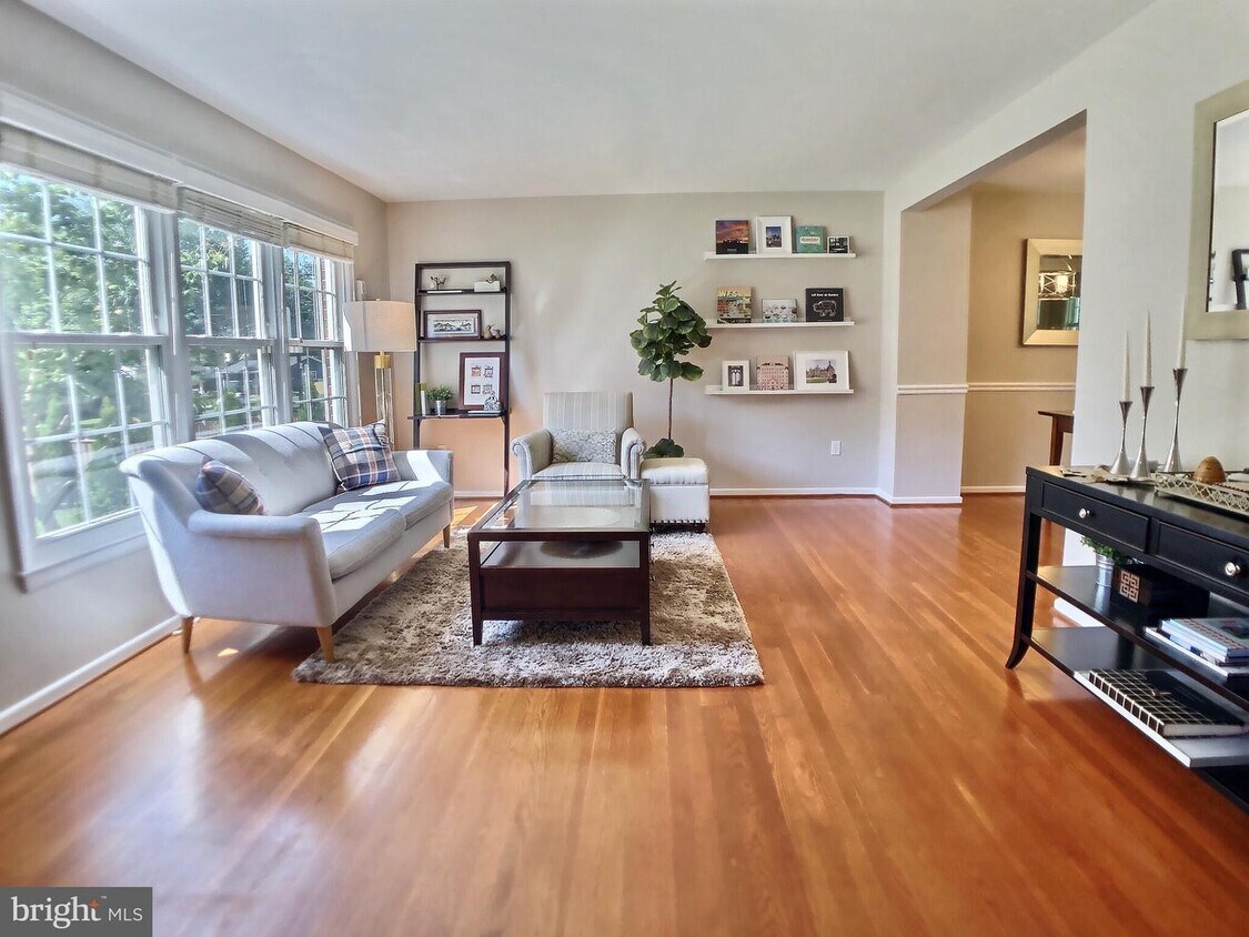 Foto principal - 8426 Cottage St
