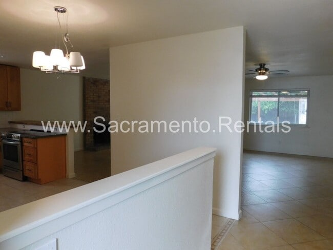 Building Photo - Updated 4bd/2ba Home near Cosumnes River C...