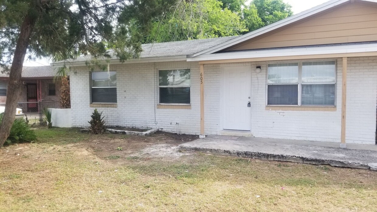 Foto principal - 4 BD/ 1.5 Bath home in Daytona Beach comin...