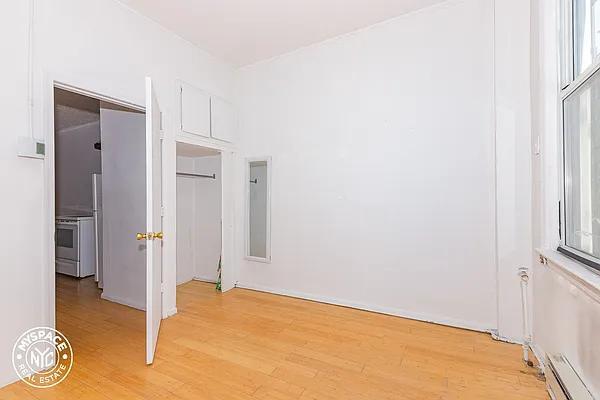 Building Photo - 304 Troutman St