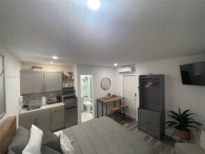 Building Photo - 1150 NW 135th Ct