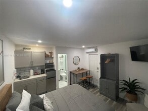 Building Photo - 1150 NW 135th Ct