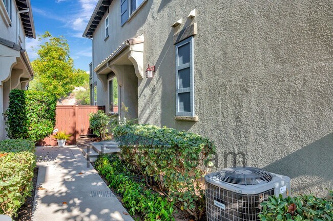 Building Photo - 2 BR / 2.5 BA 1244 Sq ft. San Miguel Ranch/ Chula Vista Townhome
