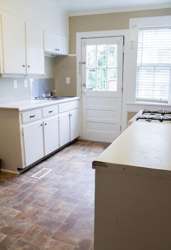 Building Photo - 3 bed 2 bath in Anniston