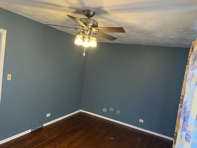 Building Photo - 82 W Michael Ln