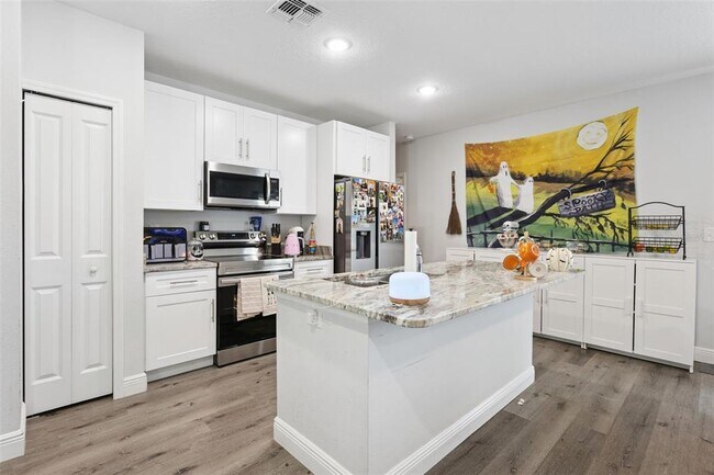 Building Photo - 543 Finch Ct