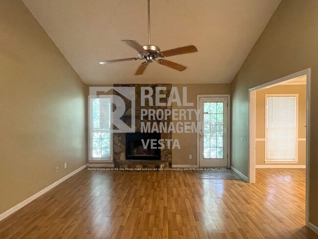 Building Photo - 932 S Confederate Dr
