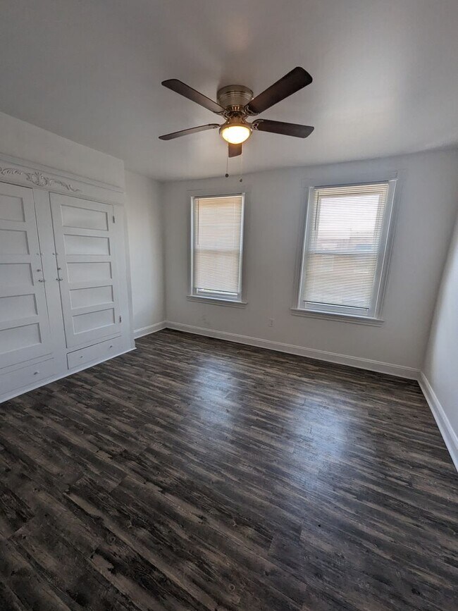 Foto del edificio - Large Front Porch Row - Oak Lane