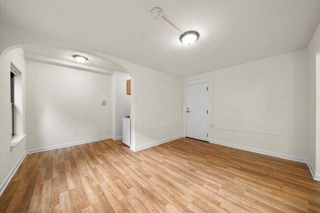 Interior Photo - 5417 Kenmore LLC