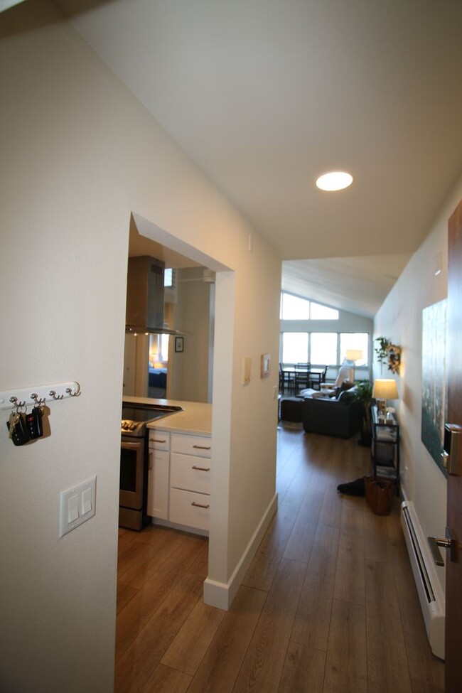 Foto del edificio - 2 Bedroom Condo overlooking Westchester La...