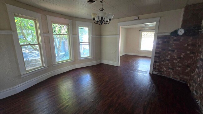 Building Photo - Spacious North Side Single Family Home
